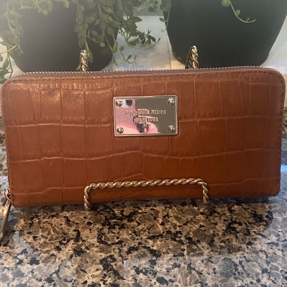 Michael Kors Croc embossed wallet